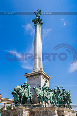 Hungría, Budapest Heroes Square 'en verano en | Foto de alta resolución |ID 4260164